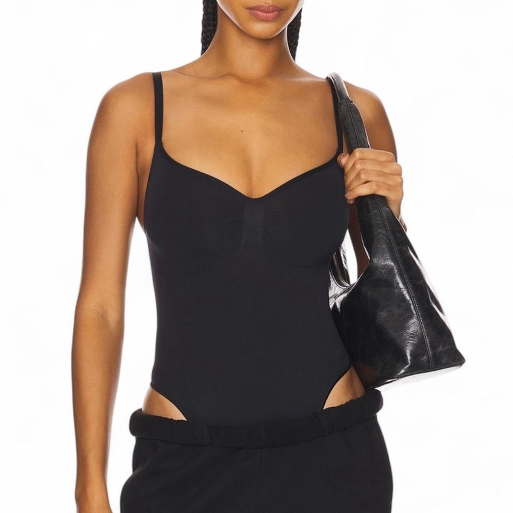 *SOLD*
DUPE Skims Black Thong Bodysuit - Picture 2 of 5